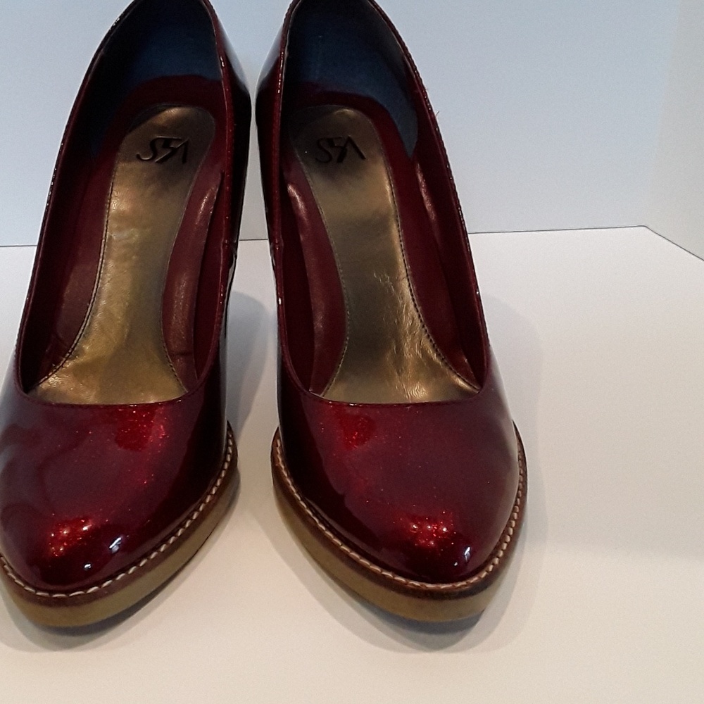 Saks Fifth Avenue Candy apple red Pumps